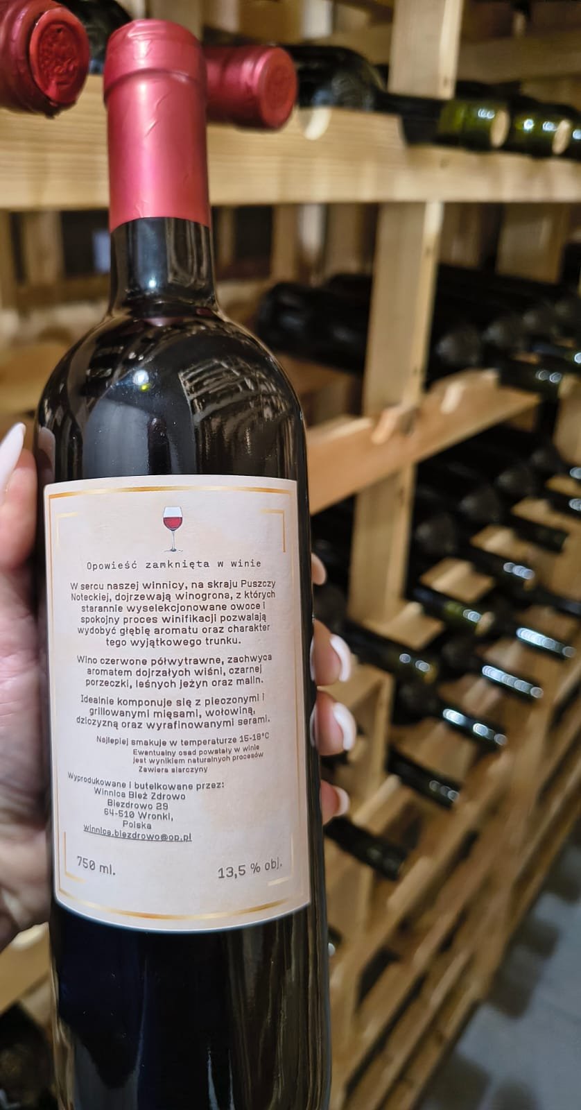Wino z personalizowaną etykietą — tył